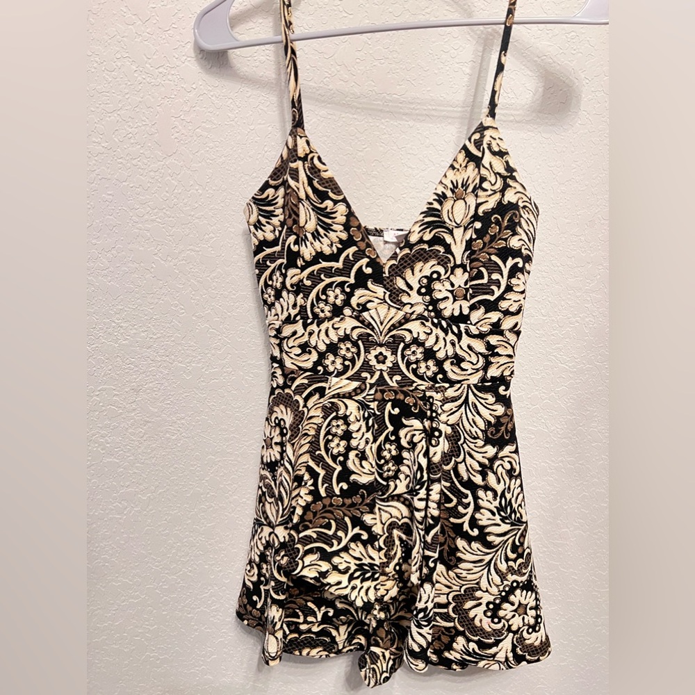Beautiful sexy dress it’s like a romper